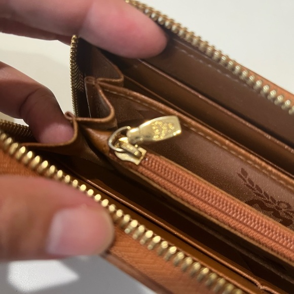 MCM COGNAC ZIPPERED WALLET - Picture 15 of 16